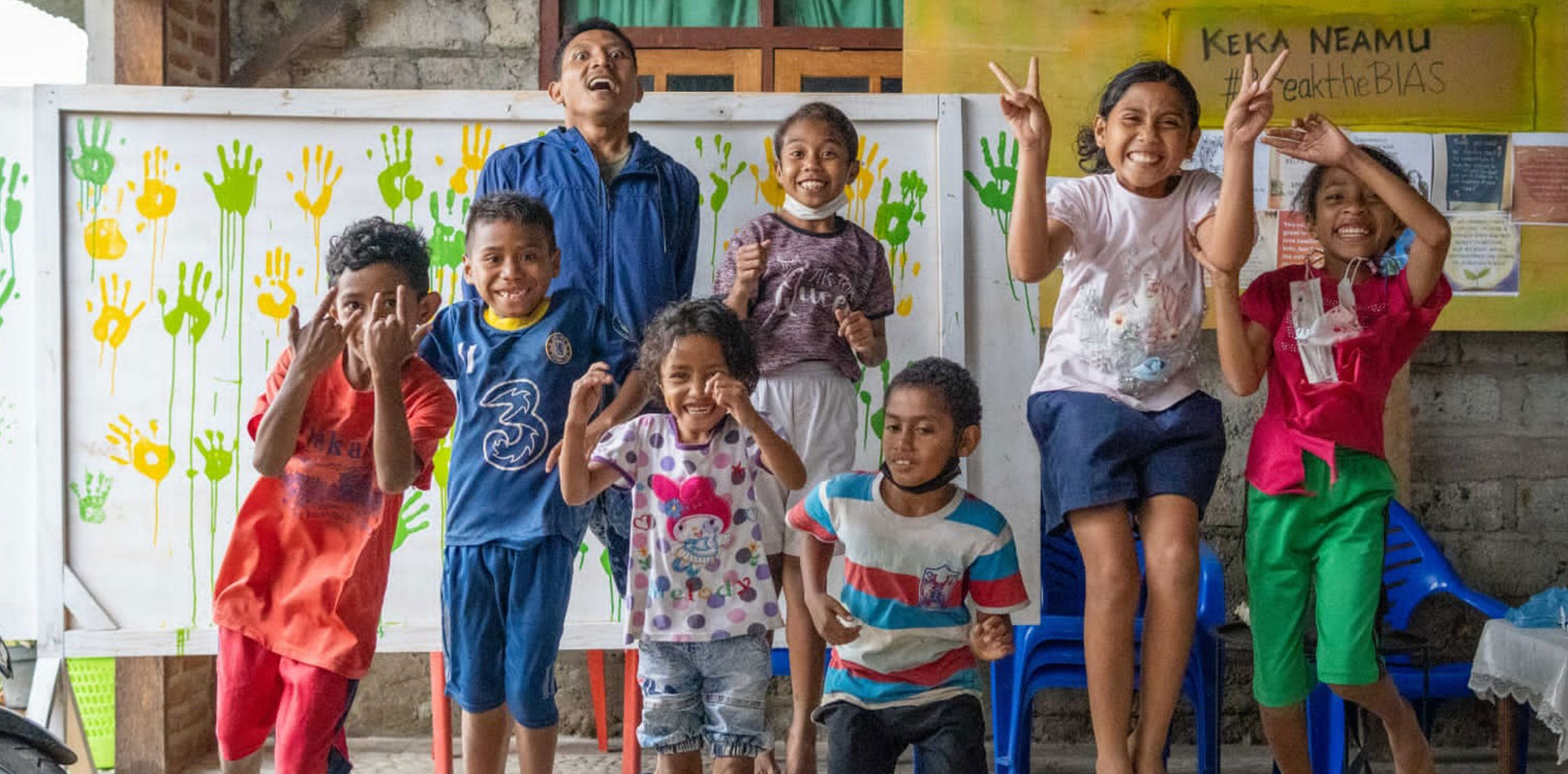students and volunteers posing for a photo at Keka Neamu Kids Group
