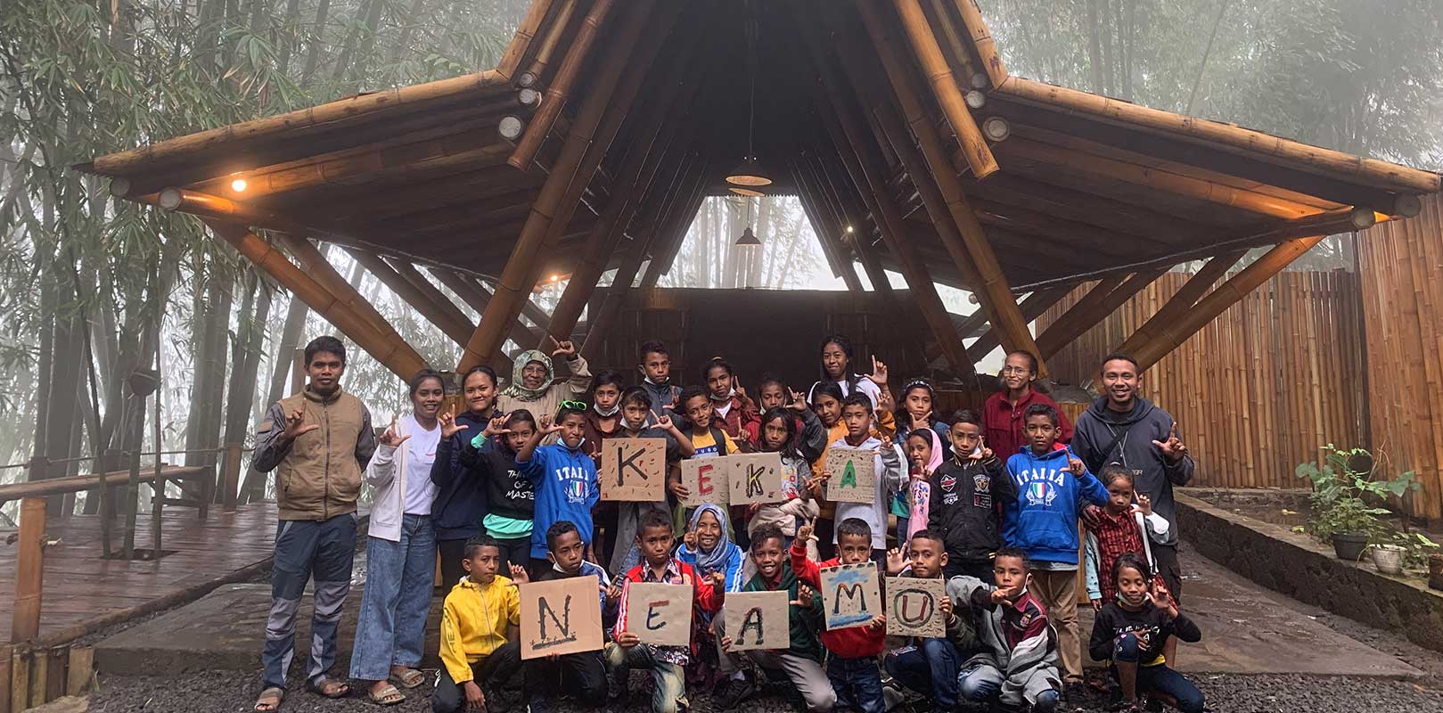 students and volunteers posing for a photo at Keka Neamu Kids Group