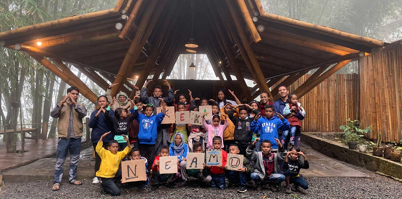 students and volunteers posing for a photo at Keka Neamu Kids Group