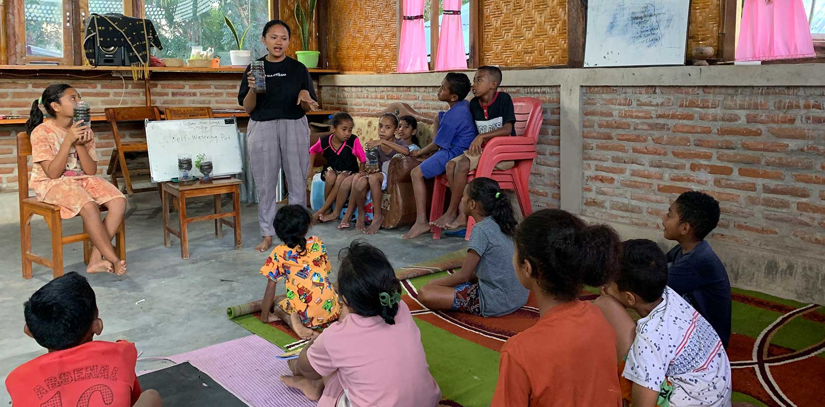 volunteer taking a class at Keka Neamu Kids Group