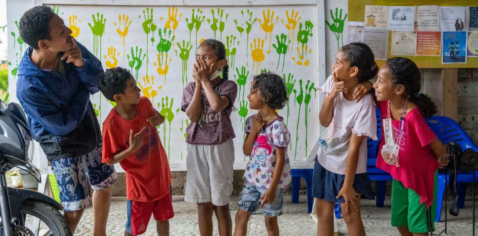 volunteers and students posing for a photo at Keka Neamu Kids Group
