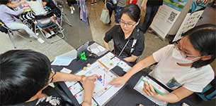 people playing super saver board game